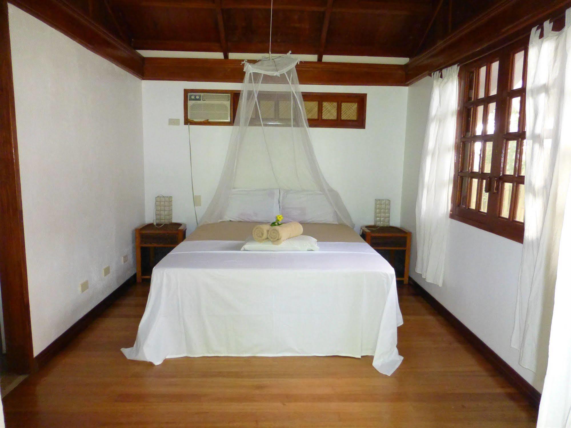 Talima Beach Villas & Dive Resort Cebu Buitenkant foto