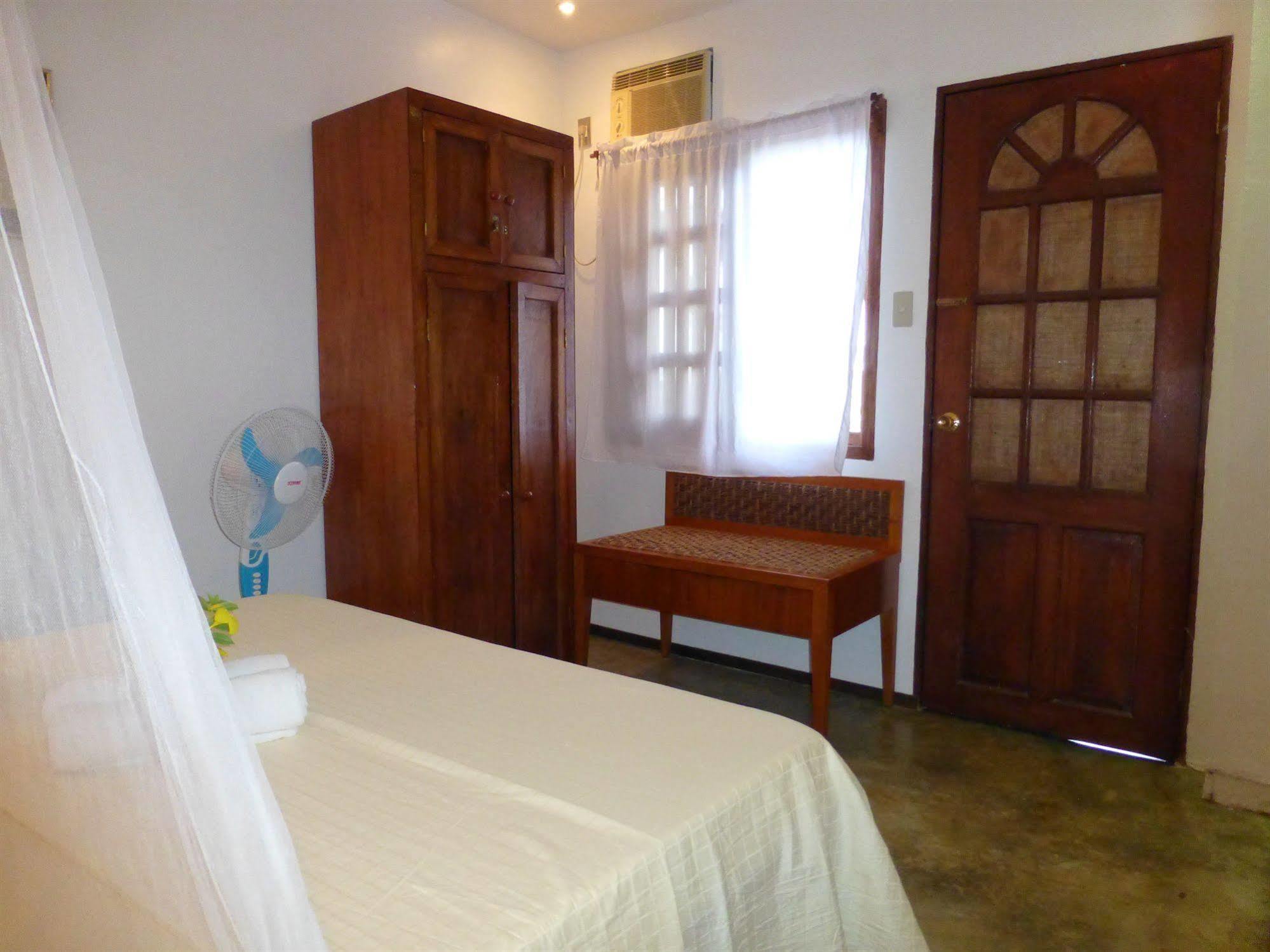 Talima Beach Villas & Dive Resort Cebu Buitenkant foto
