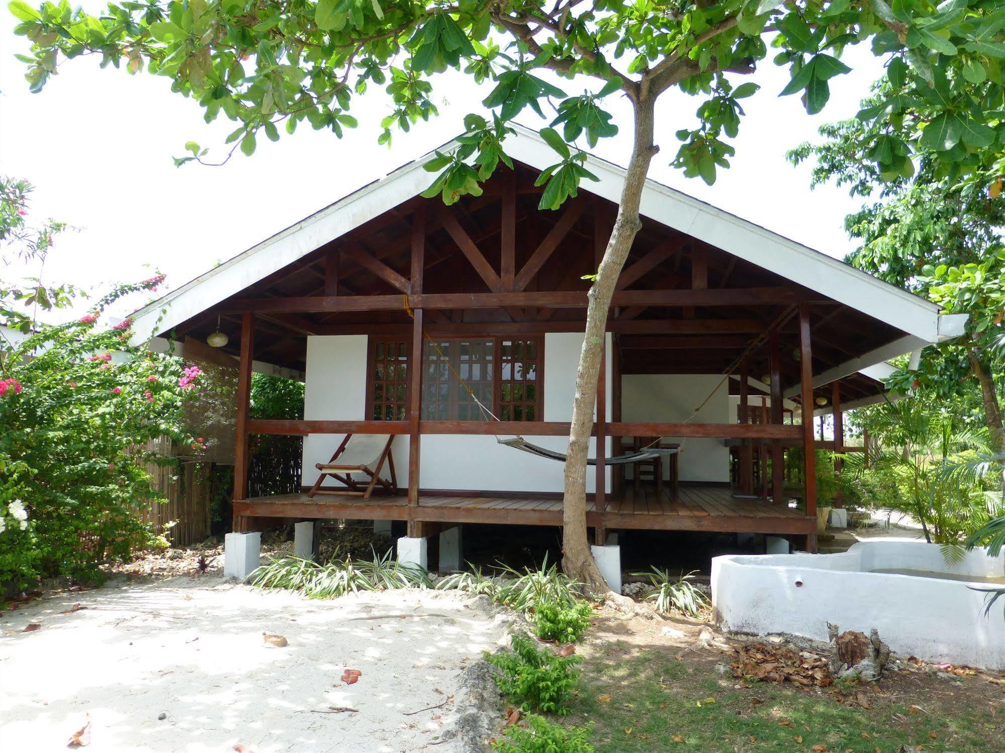 Talima Beach Villas & Dive Resort Cebu Buitenkant foto