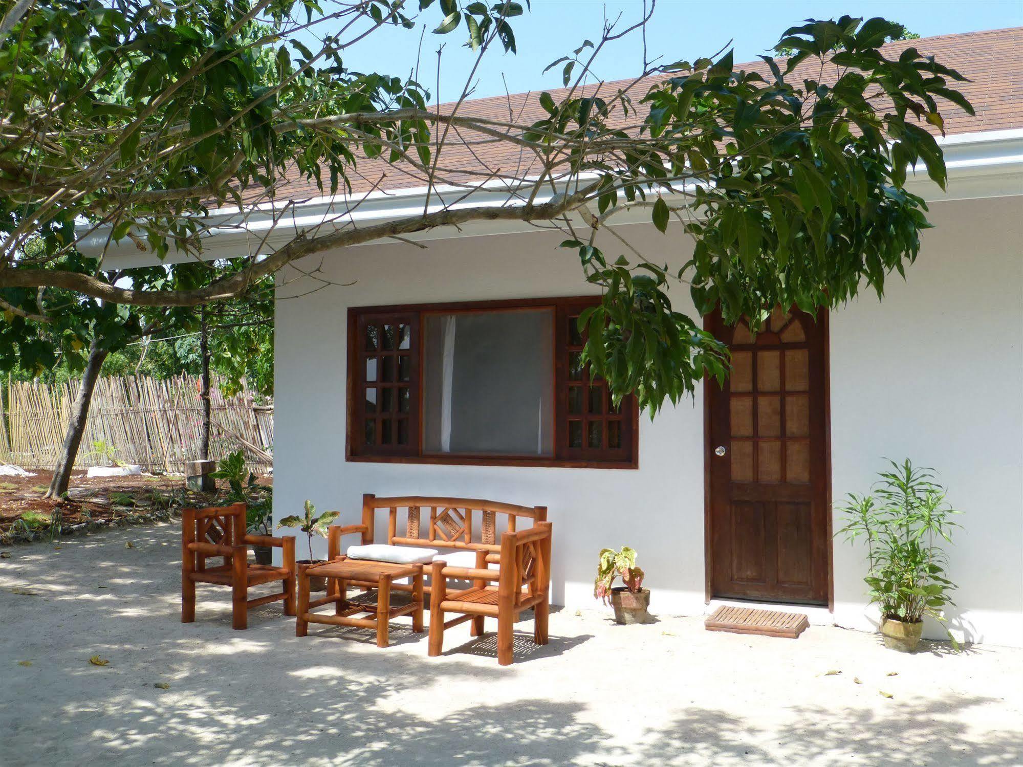 Talima Beach Villas & Dive Resort Cebu Buitenkant foto
