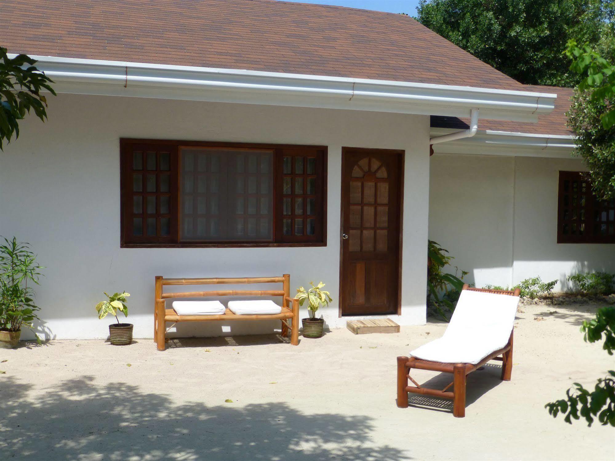 Talima Beach Villas & Dive Resort Cebu Buitenkant foto