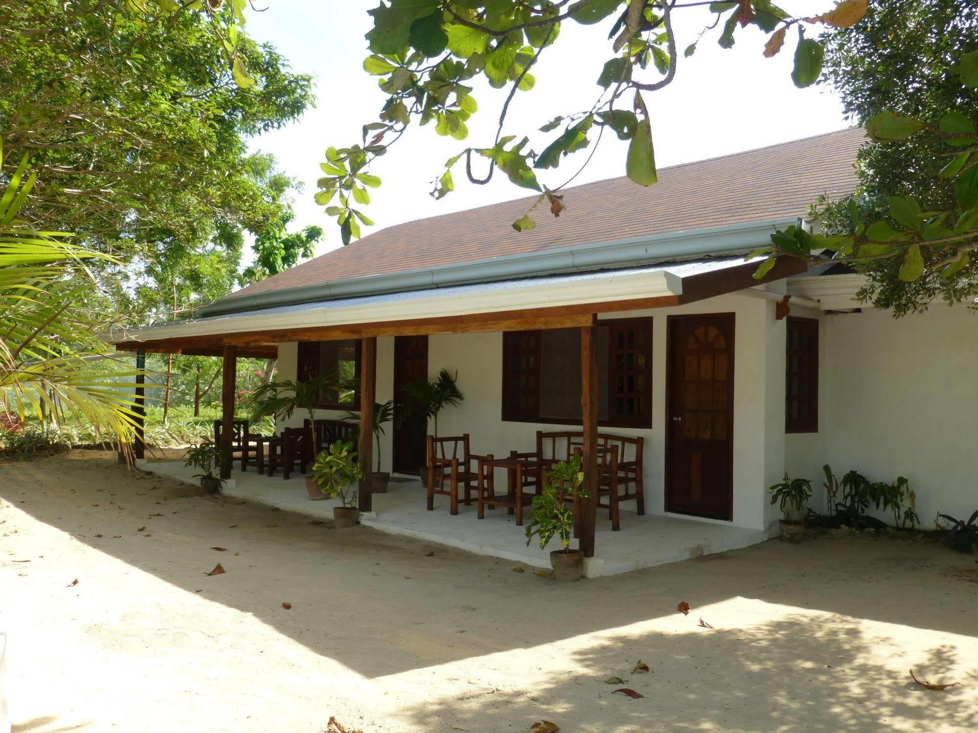 Talima Beach Villas & Dive Resort Cebu Buitenkant foto